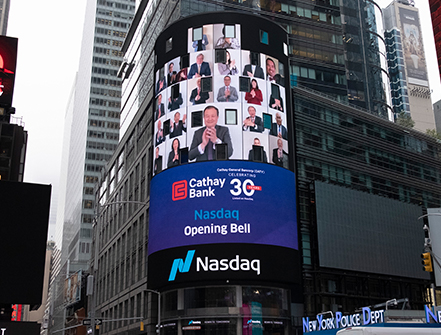 Cathay Bank celebra el 30.° aniversario de cotización en Nasdaq de Cathay General Bancorp con ceremonia de timbre virtual. 