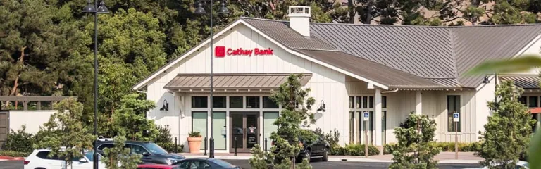 English: The white building with grey rooftop with a red logo is the Cathay Bank Irvine Parkview branch located in Irvine, California.